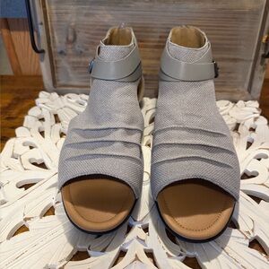 Comfortview Payton Shootie Woman’s Ankle Zip Strap Sandal 12WW Gray NWB